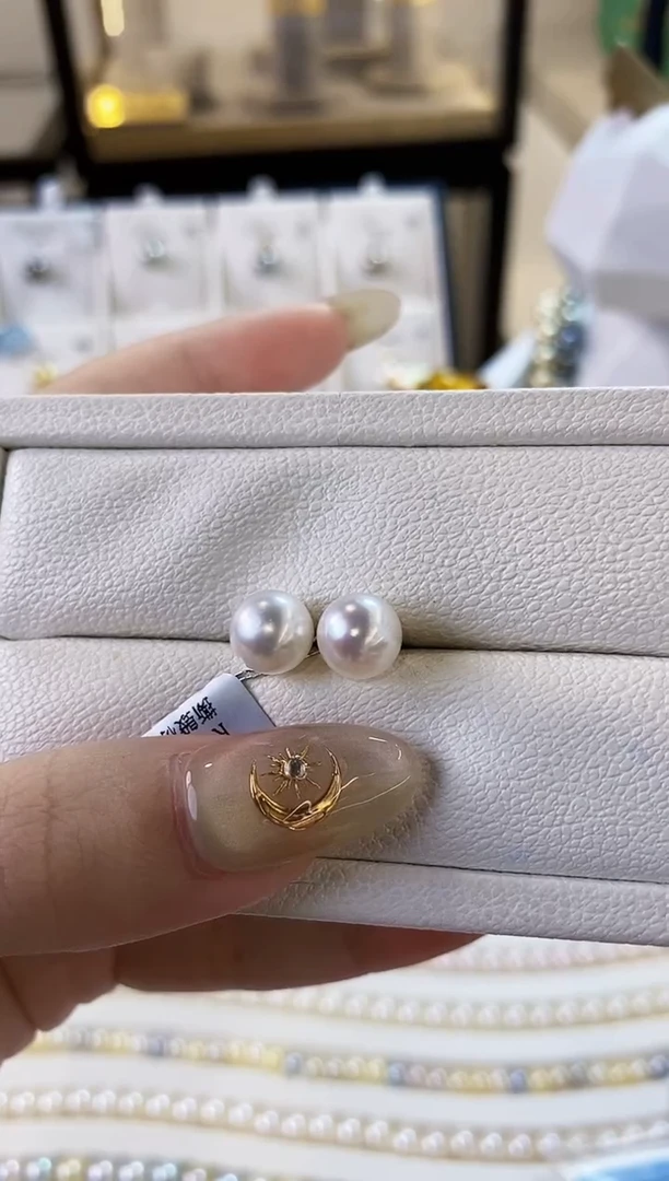 18K金镶嵌耳饰海水珍珠8-9澳白珍珠耳饰