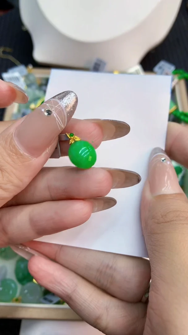 翡翠18K金镶嵌颈饰1