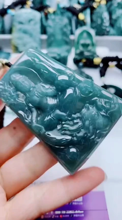 颈饰未镶嵌翡翠