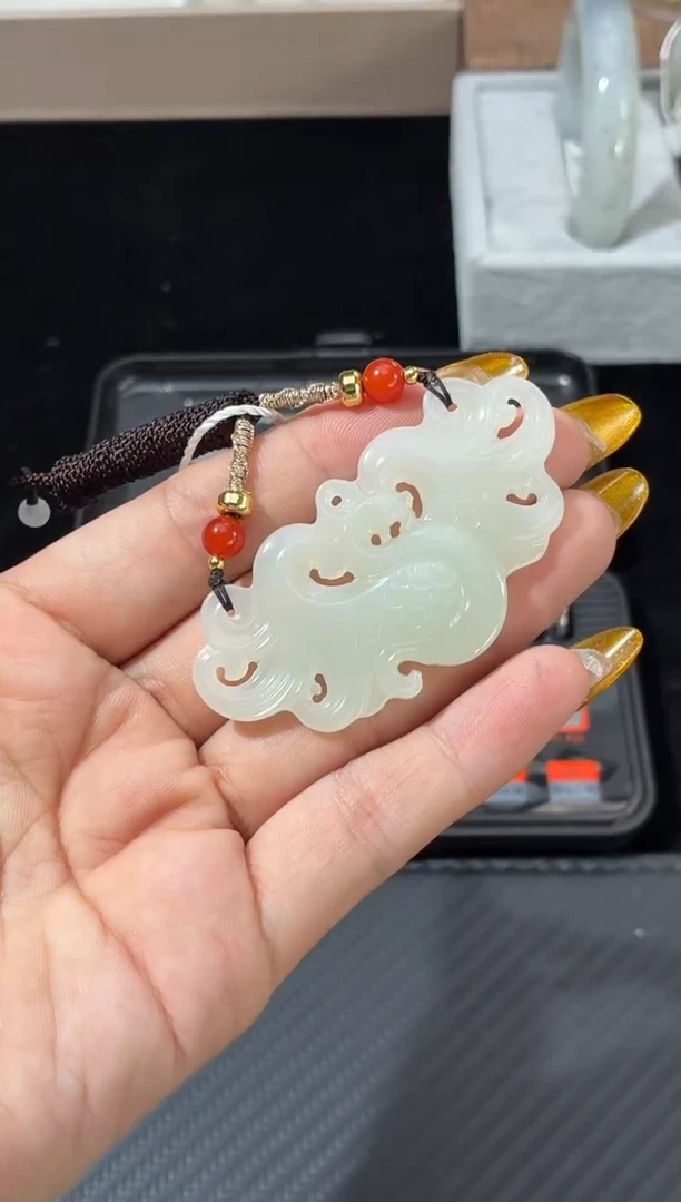 颈饰未镶嵌和田玉若羌白玉凤凰吊坠