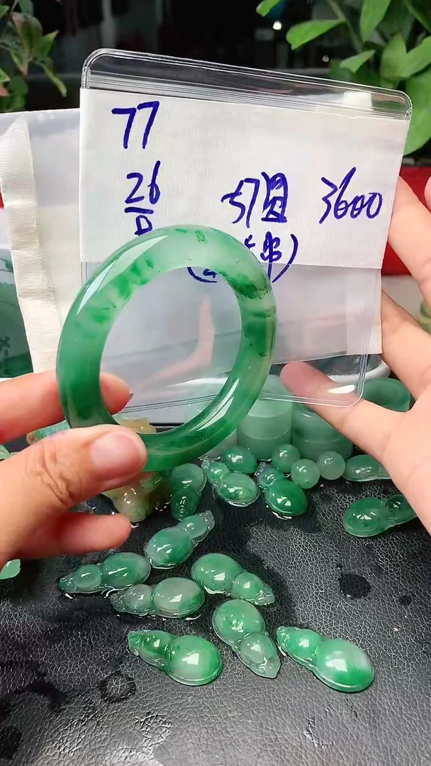 定制石英质玉（非洲翠）7*7手镯