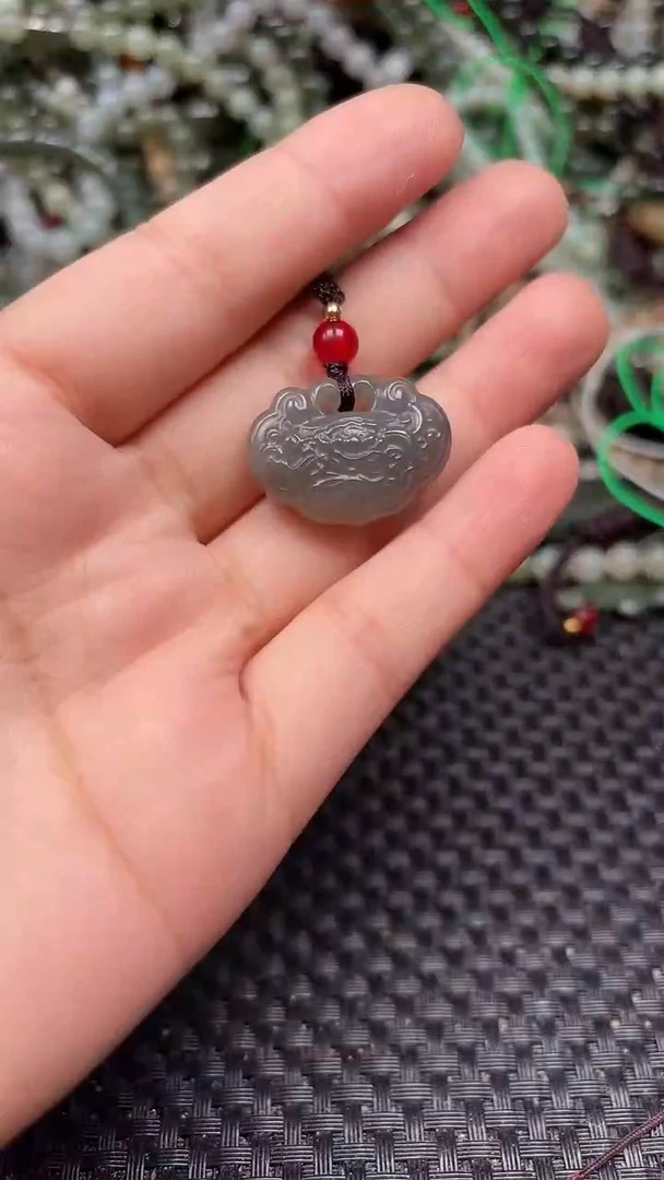 和田玉未镶嵌颈饰1