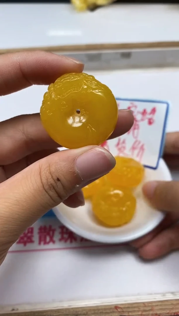 未镶嵌蜜蜡裸石M244 鸡油黄 貔貅扣 1个9.9元