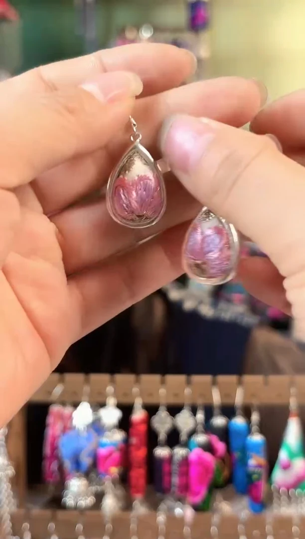 彩云南阁非遗老绣饰品1730