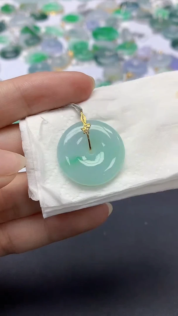 翡翠18K金镶嵌颈饰天然缅甸a货翡翠