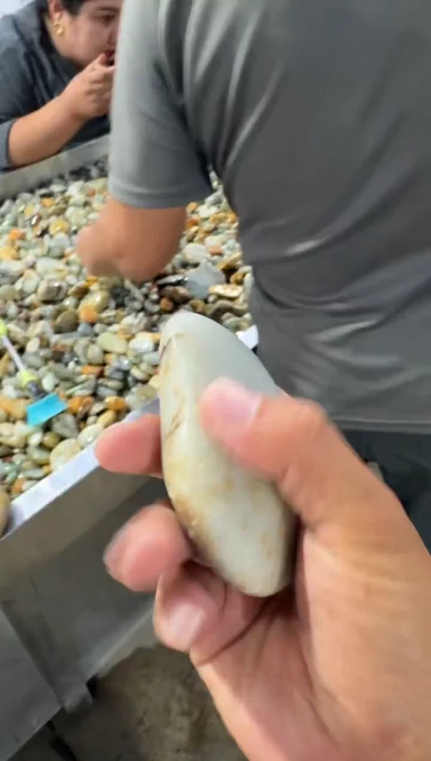 未镶嵌和田玉（糖玉）挂件和田玉