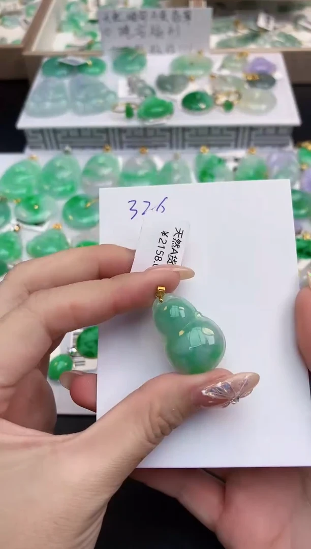 颈饰18K金镶嵌翡翠天然缅甸A货翡翠