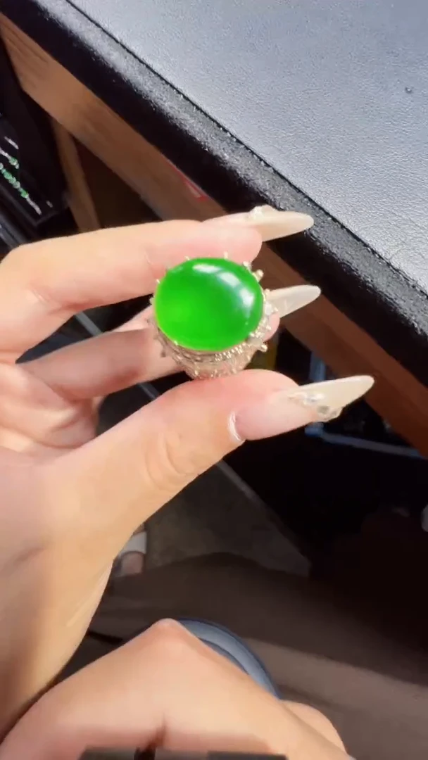 未镶嵌定制翡翠翡翠A货有轻微色差属于正常现象，蛋面多样性发货1