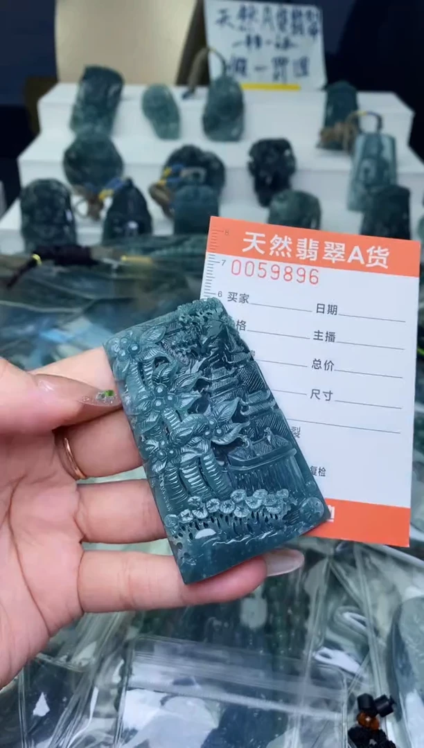 翡翠未镶嵌颈饰