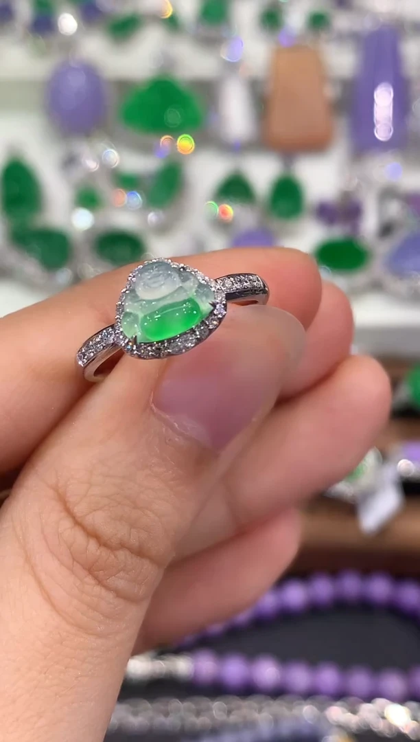 18K金镶嵌戒指翡翠C102