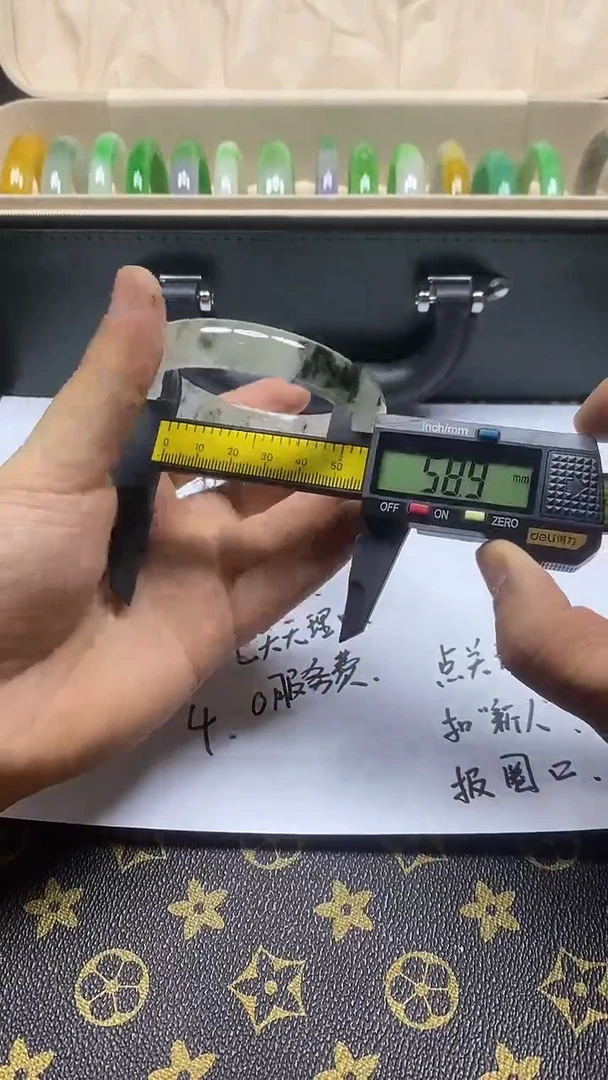 翡翠手镯未镶嵌045