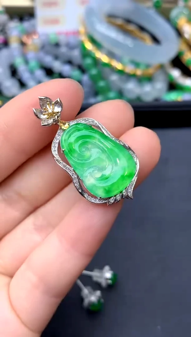 颈饰18K金镶嵌翡翠371-中国好珍宝