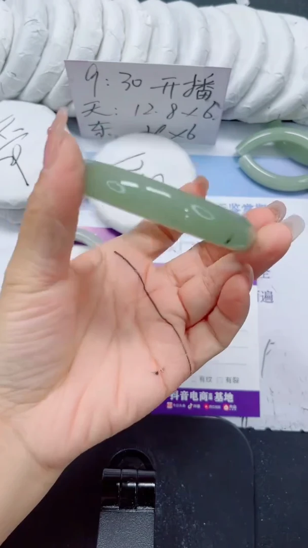 未镶嵌手镯石英质玉18-56