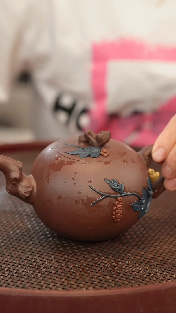 茶壶紫砂松鼠葡萄系列 380cc 紫泥泥料 半手工 泥绘