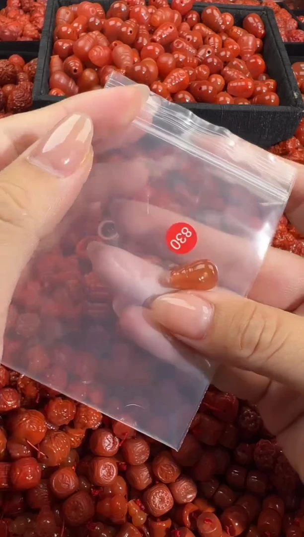 南红玛瑙未镶嵌颈饰1