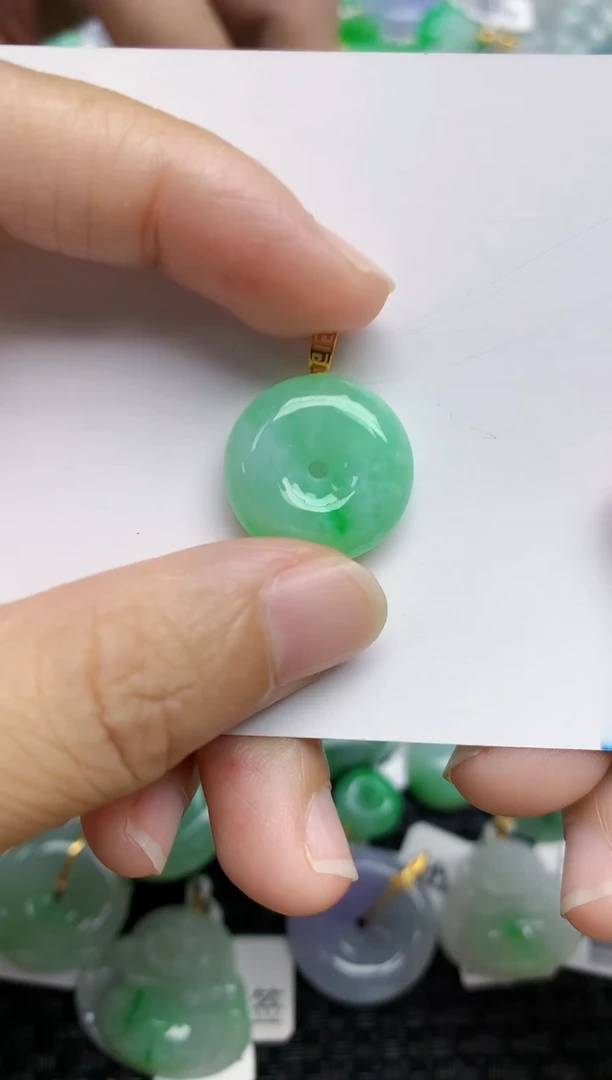 翡翠18K金镶嵌颈饰天然A货翡翠