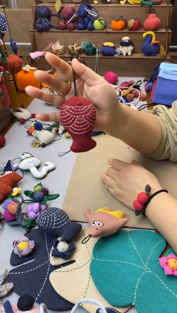 布刺绣胖鱼 挂件（红色）