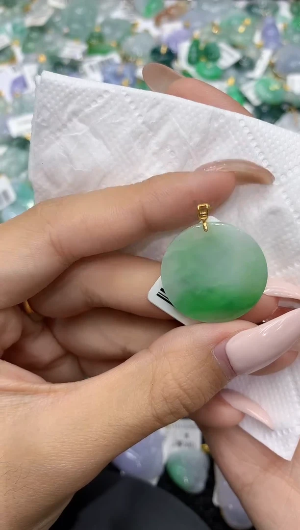 颈饰18K金镶嵌翡翠111111111111