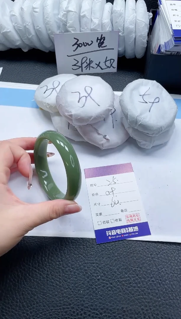 【闪购商品】石英质玉手镯未镶嵌25-64