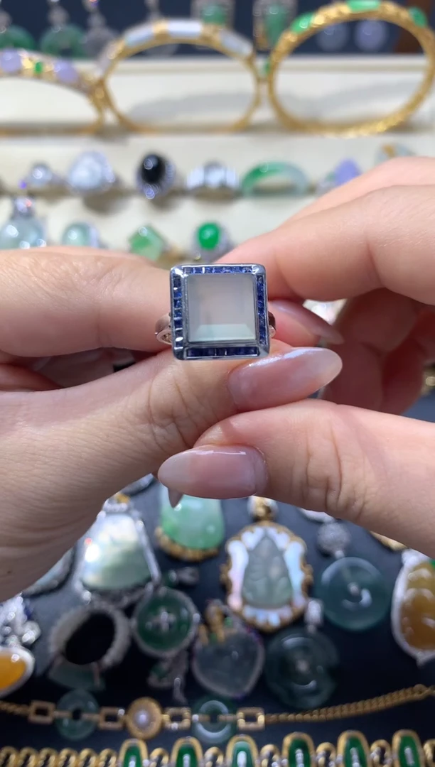 翡翠18K金镶嵌颈饰戒指