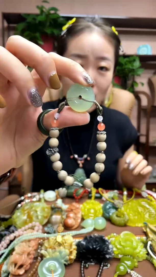 未镶嵌岫玉吊坠·