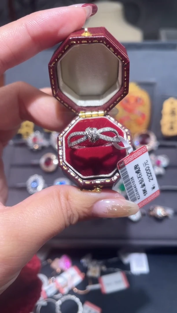 【闪购商品】钻石戒指/指环18K金镶嵌钻石戒指