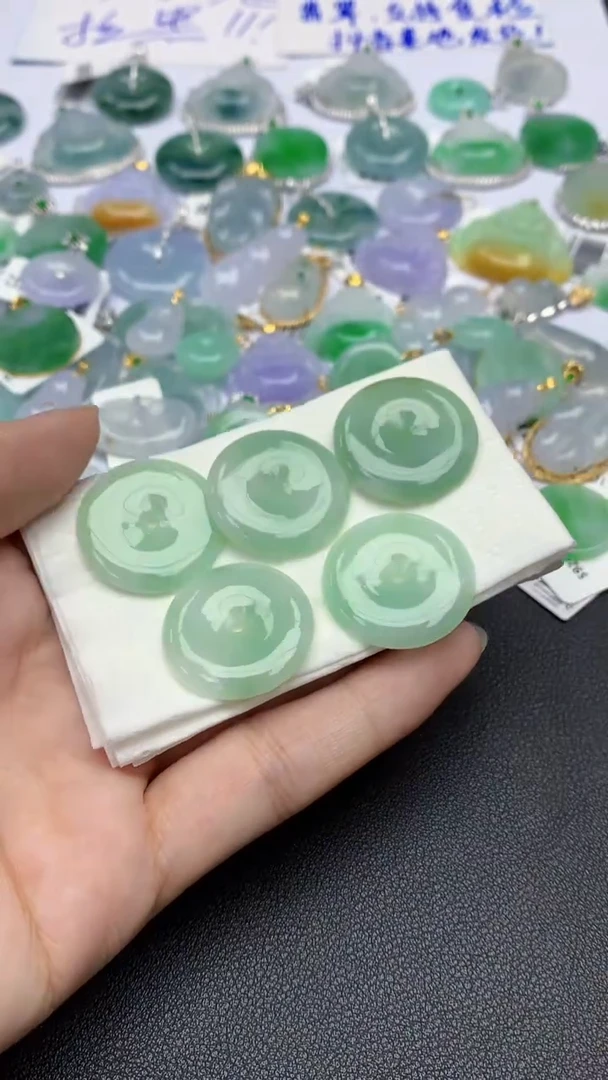 翡翠未镶嵌颈饰天然缅甸a货翡翠多样性发其一