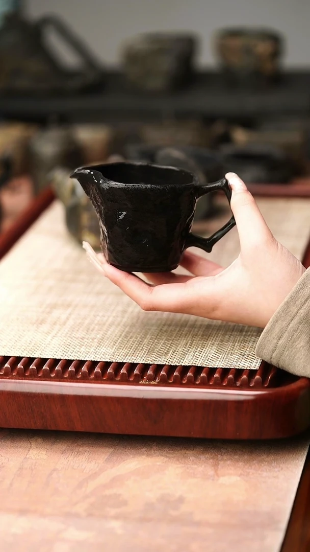 归玉堂冰碛岩重工雕刻手柄方公道