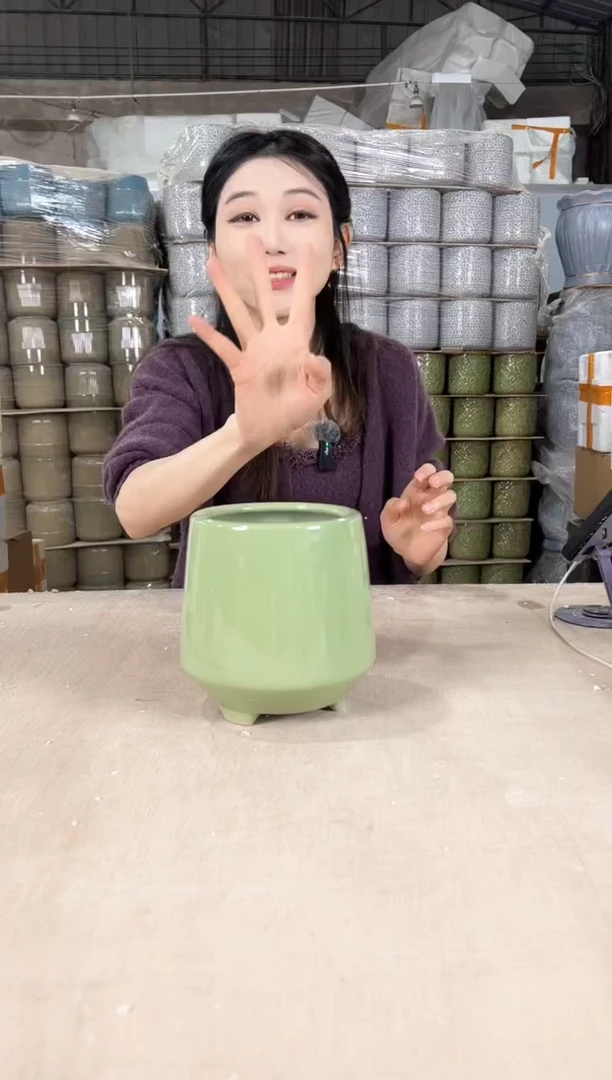 【闪购商品】陶瓷高脚绿花釉13x15