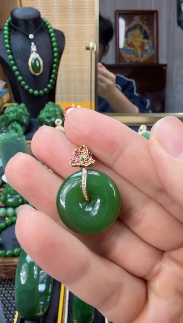 【闪购商品】和田玉（碧玉）吊坠(赠链)18K金镶嵌