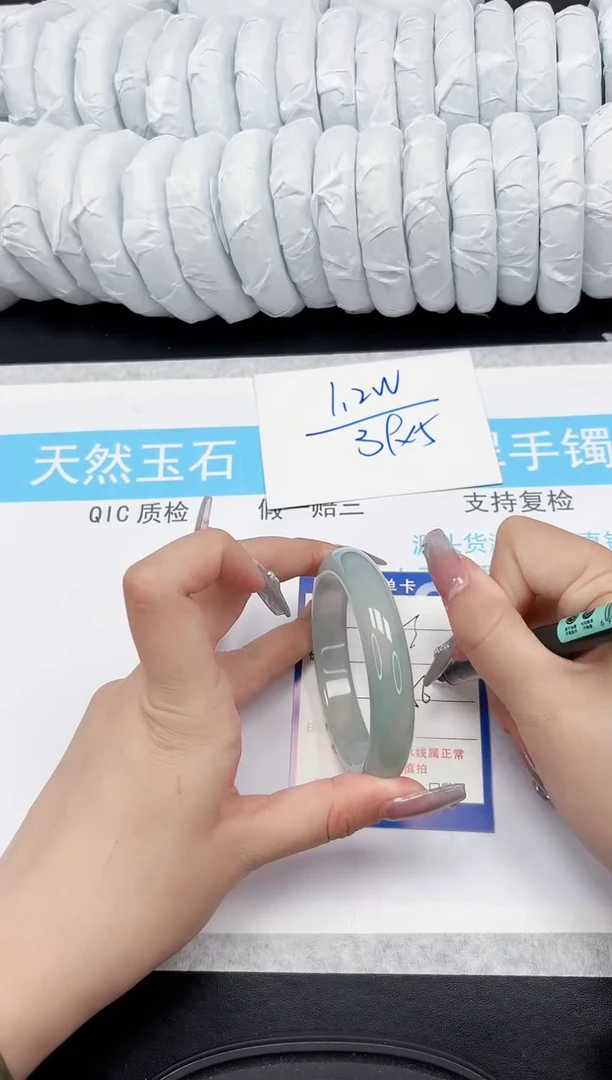 【闪购商品】石英质玉手镯未镶嵌153-56.5