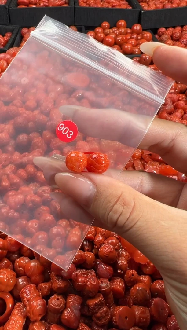 颈饰未镶嵌南红玛瑙1