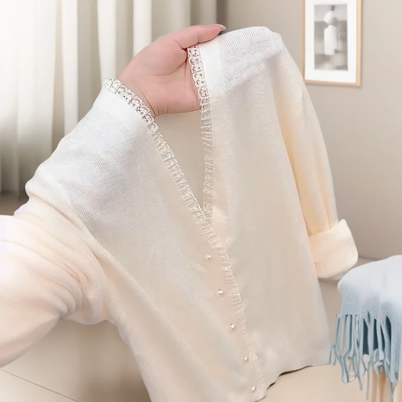 早秋独特漂亮小衫蕾丝拼接长袖针织开衫v领上衣秋天上衣女新款