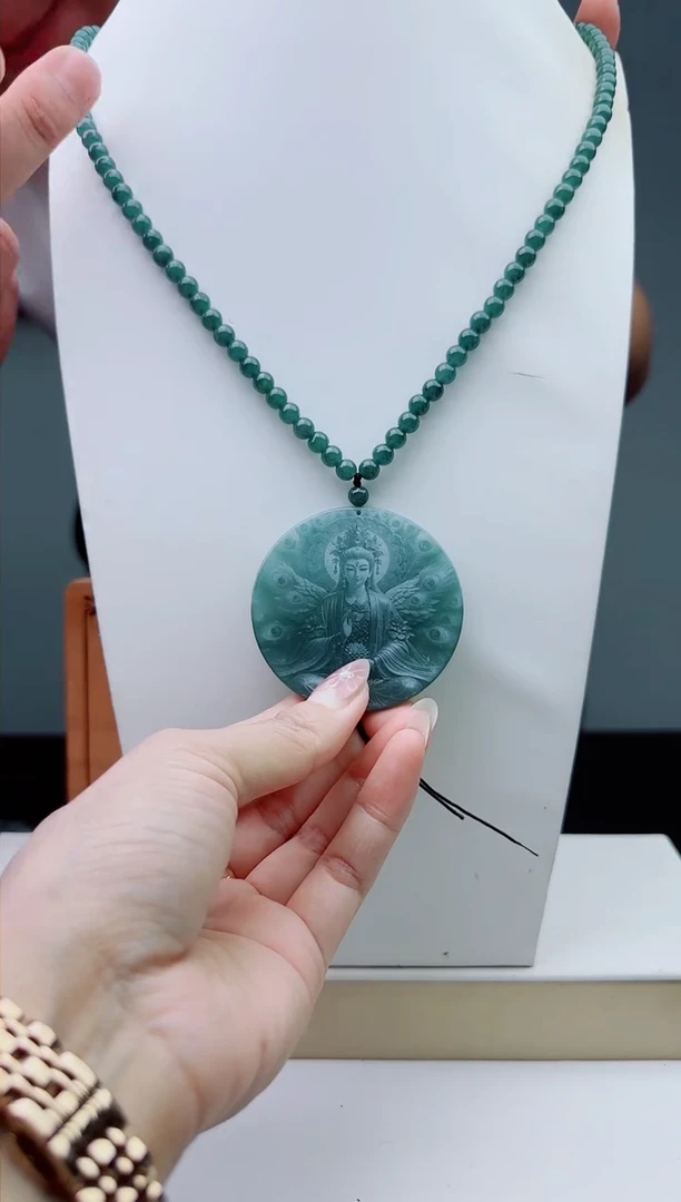 颈饰未镶嵌翡翠多样性发其一