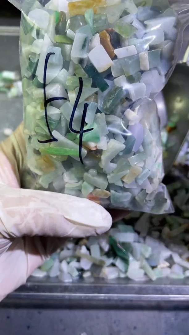 【闪购商品】翡翠颈饰未镶嵌天然翡翠迷你号500克54