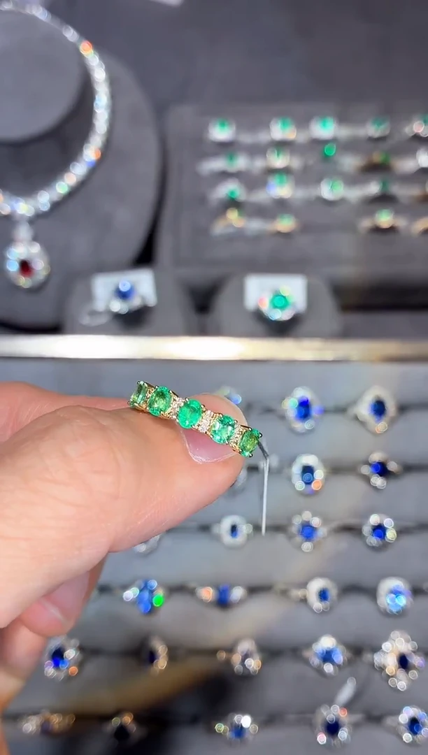 18K金镶嵌戒指祖母绿【闪购】1.0ct/同步展会价