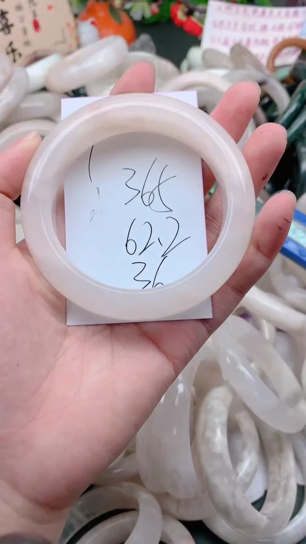 石英质玉手镯未镶嵌365