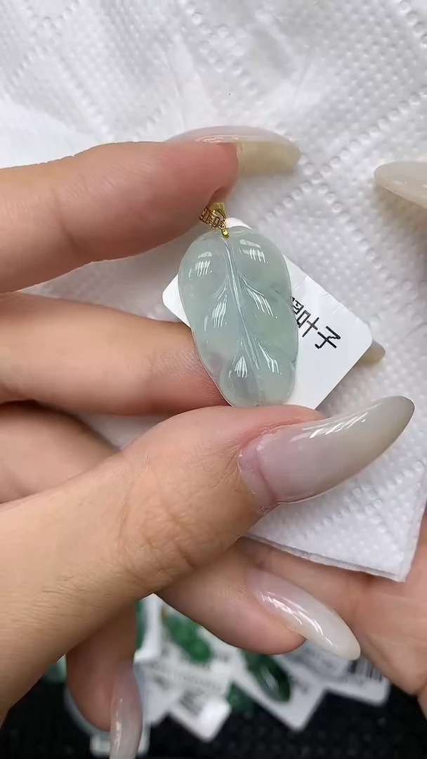 颈饰18K金镶嵌翡翠1111111111111