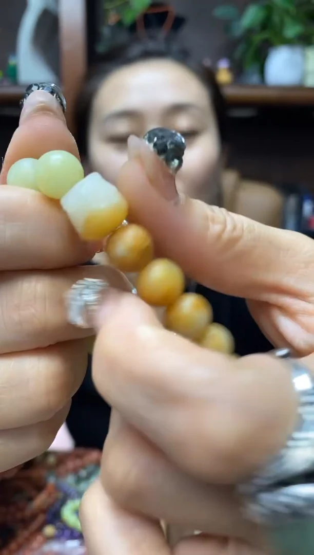 颈饰未镶嵌和田玉.