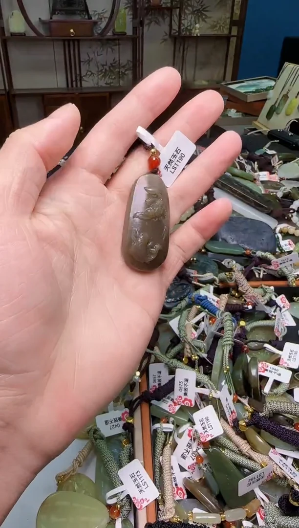 颈饰未镶嵌和田玉1