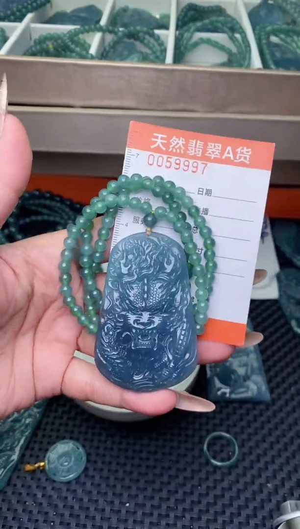 翡翠未镶嵌颈饰
