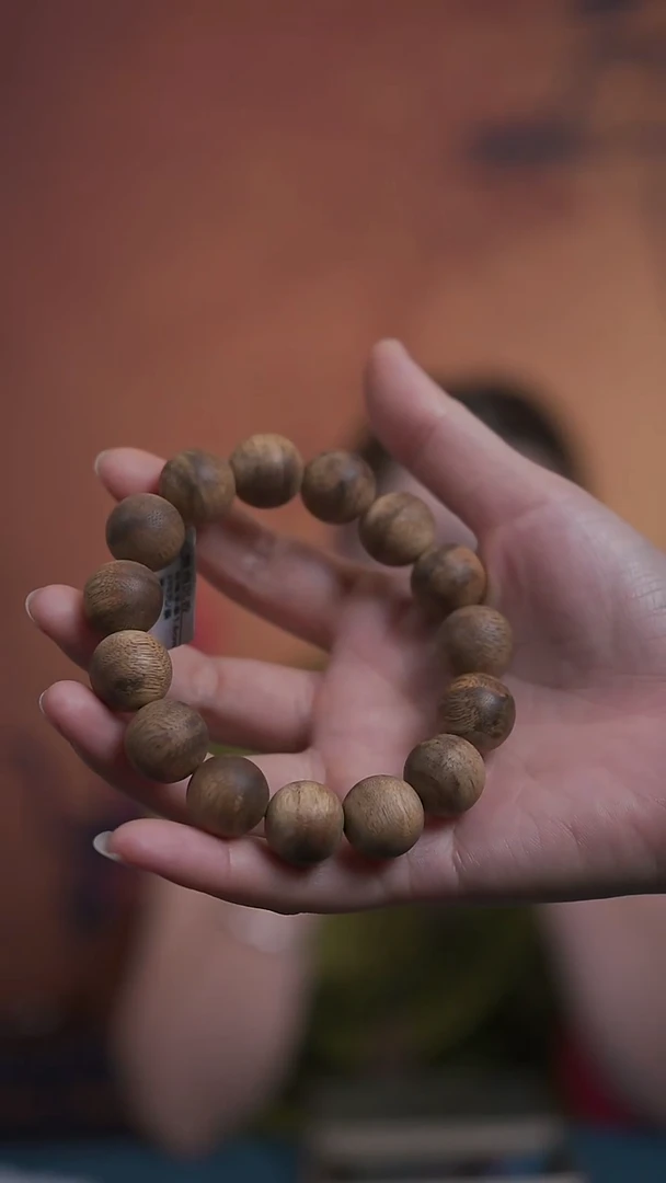 沉香沉香枕老白奇树心油单圈手C+沉香碎屑