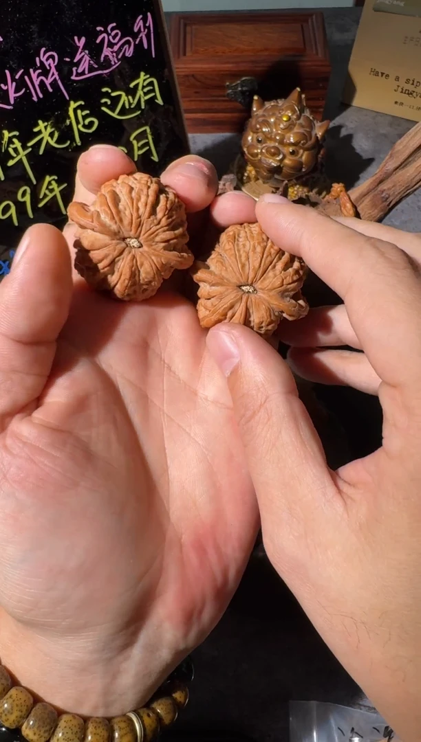 吊坠文玩核桃青**余血麒麟