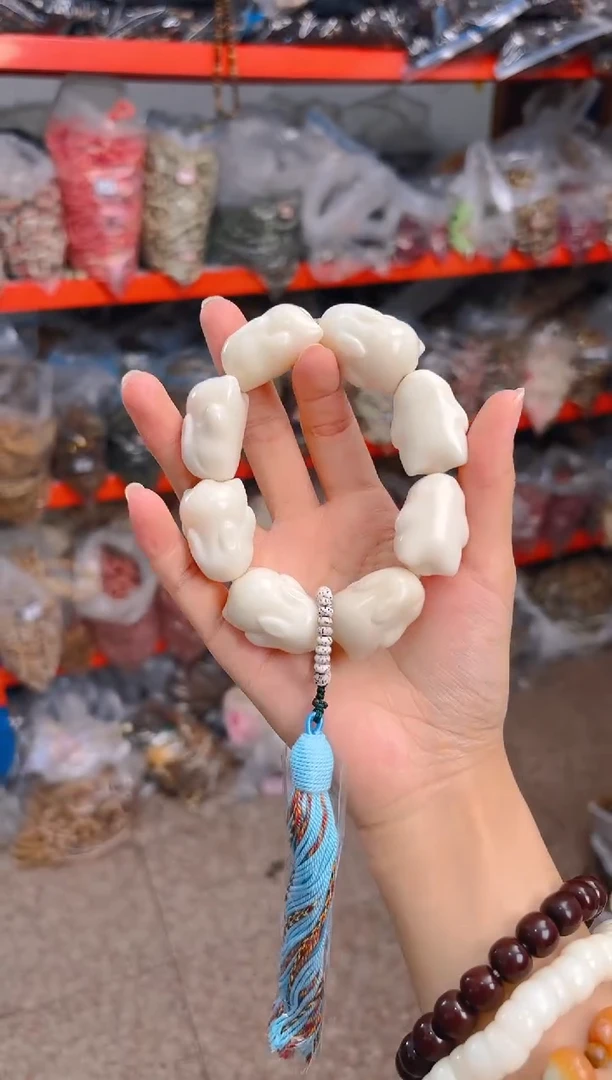 吊坠菩提根/象牙果白色趴趴兔小手持