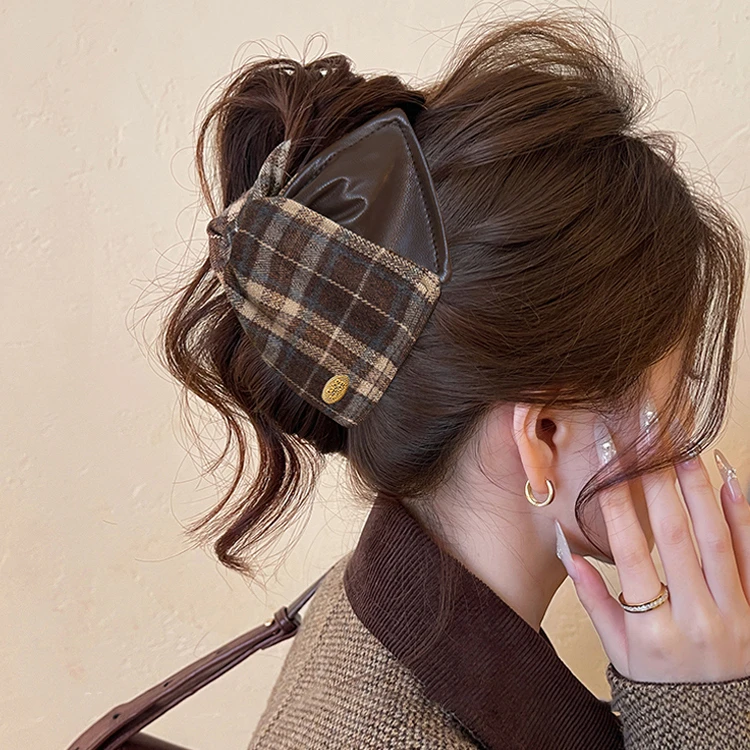 格纹三角抓夹女高级感2025新款后脑勺盘发大号鲨鱼夹发卡秋冬头饰