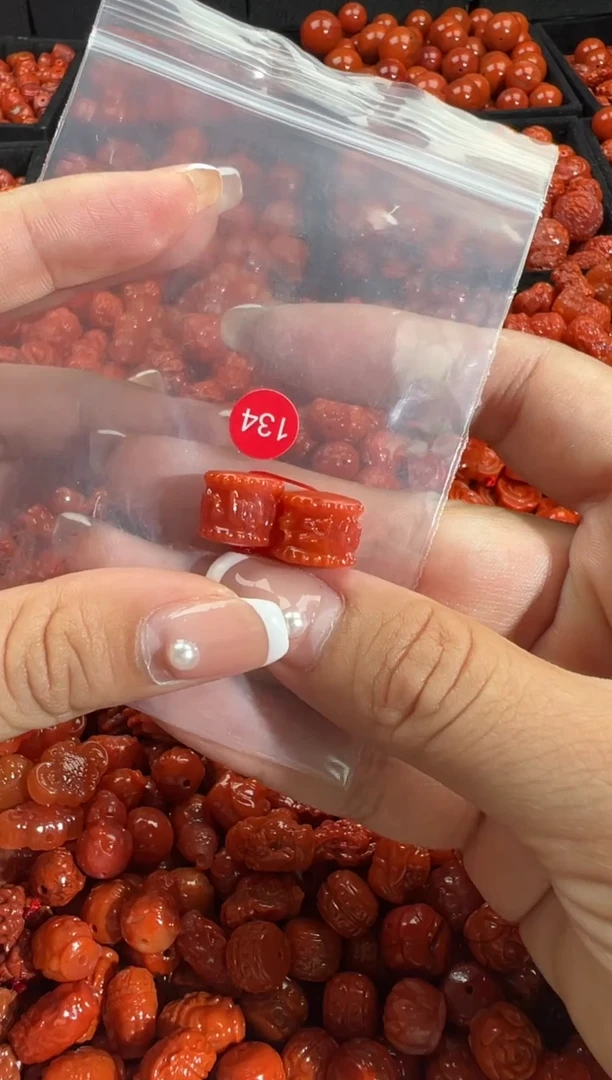 颈饰未镶嵌南红玛瑙1