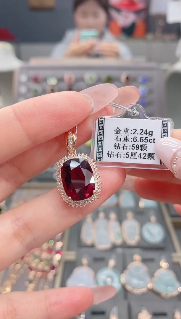 颈饰18K金镶嵌碧玺6.65