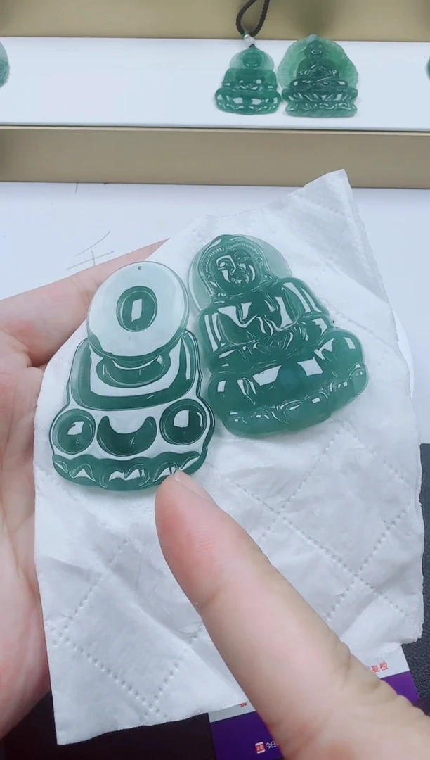 翡翠未镶嵌颈饰正装观音多样性发其一