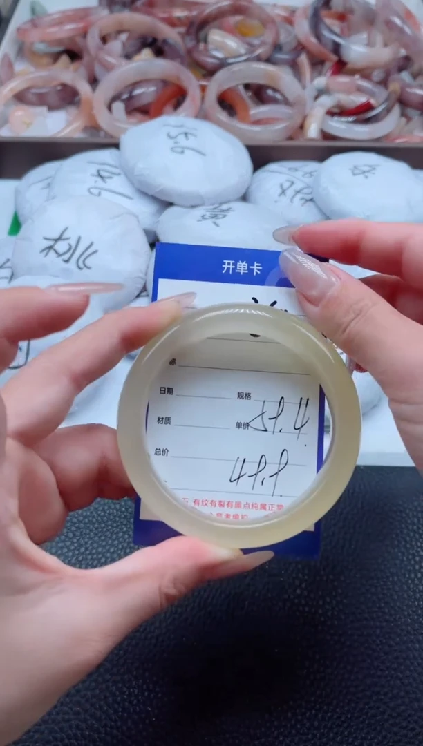 【闪购商品】石英质玉手镯未镶嵌269-60