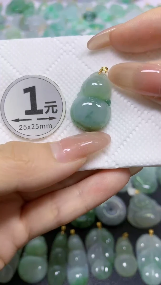 颈饰18K金镶嵌翡翠天然翡翠A货